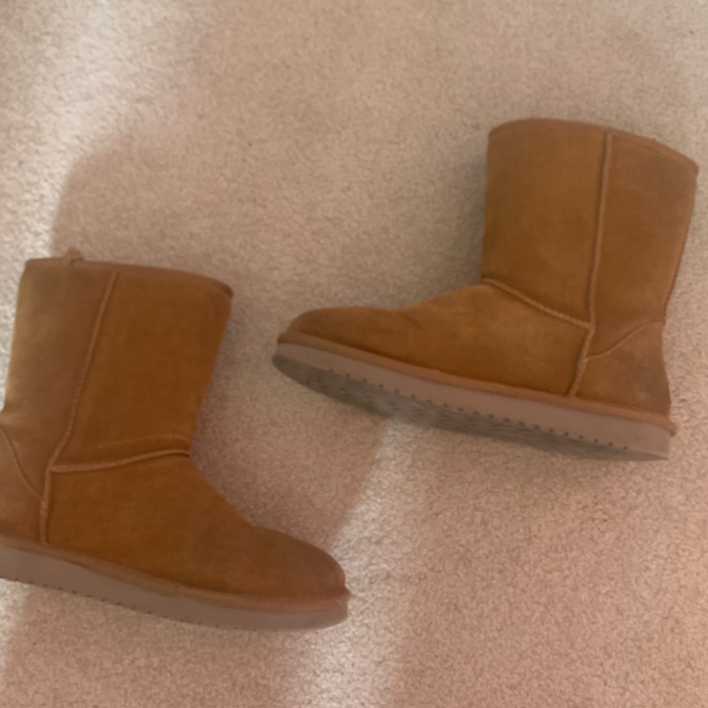 UGGS size 9.5 by Koolaburra